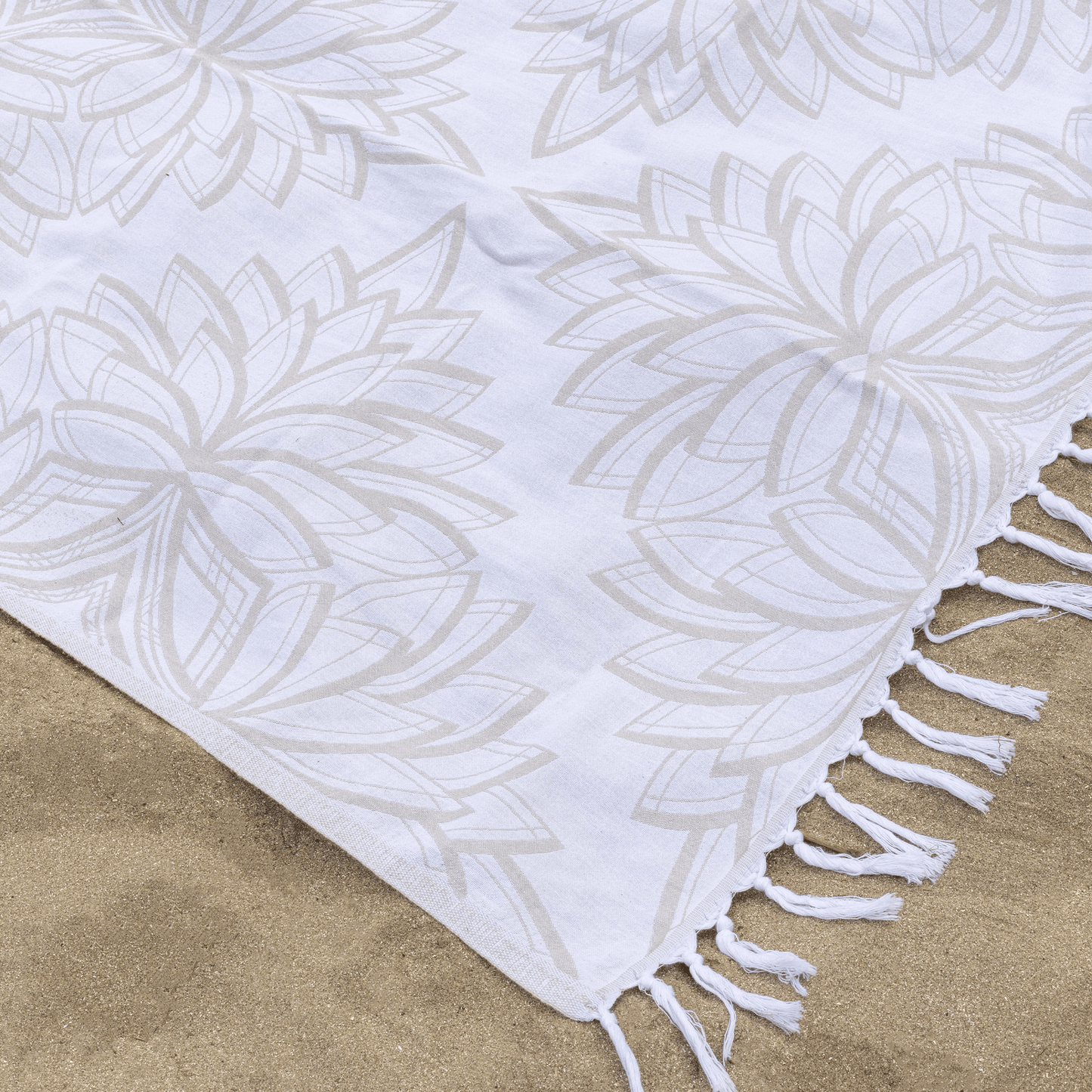 Turkish towels Canada in pure cotton for sustainability. Oat and white floral geometric design.