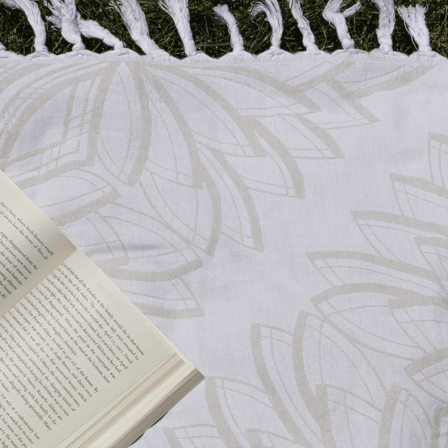 Turkish towels Canada set in oat and white floral. Pure Turkish cotton for sustainability. Machine was and dry. A gift set.