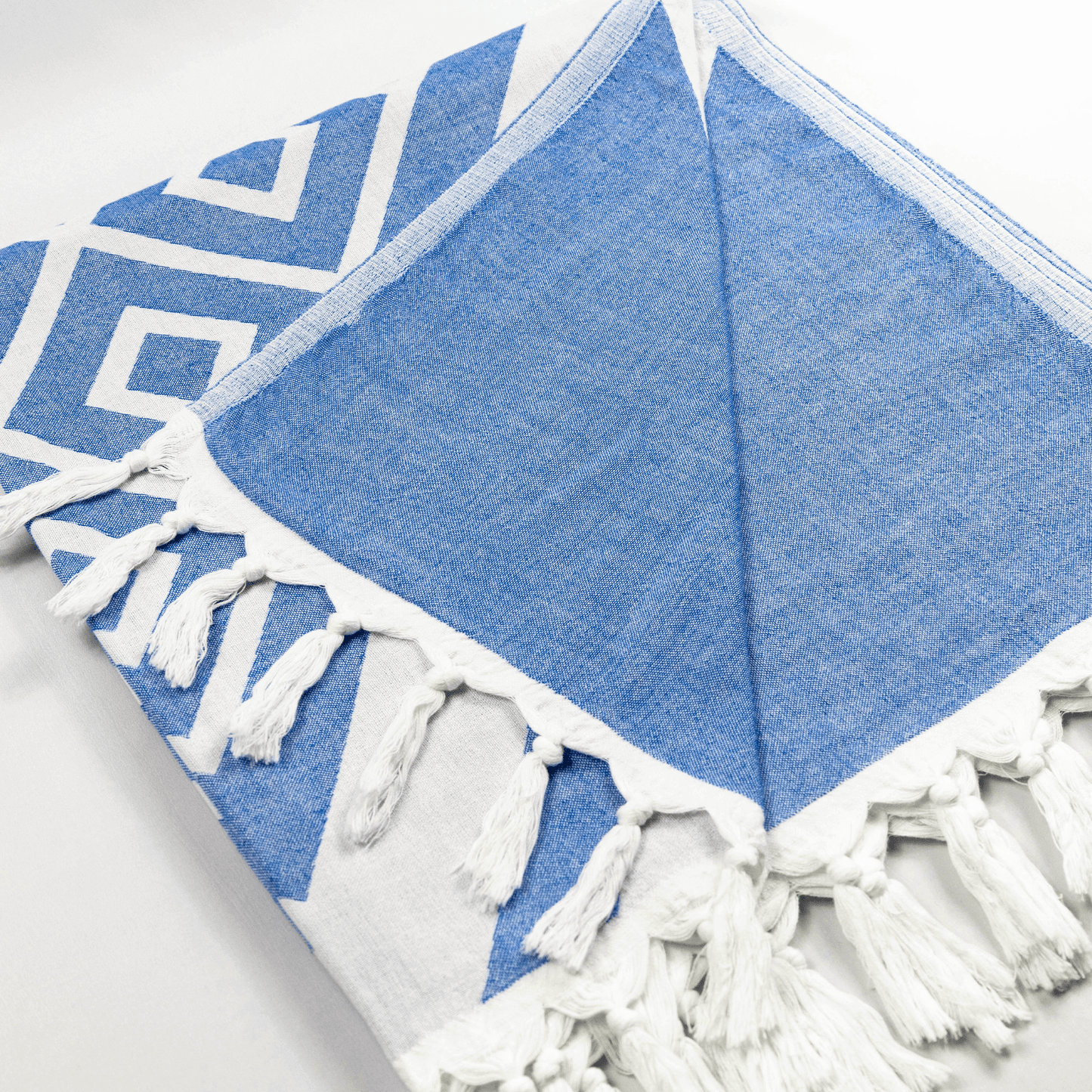 Turkish towels Canada set in blue and white. Pure Turkish cotton for sustainability. Machine was and dry. Gift set.