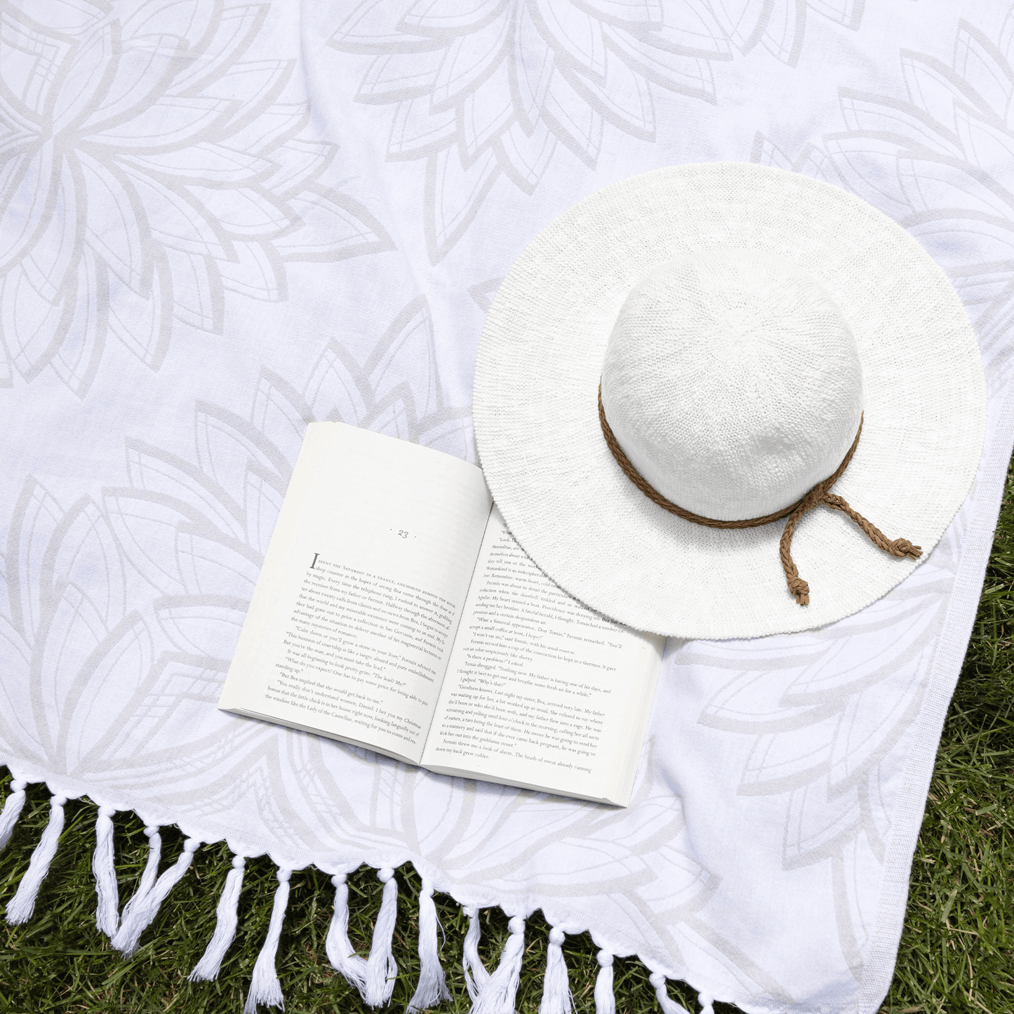 Turkish towels Canada set in grey and white floral. Pure Turkish cotton for sustainability. Machine was and dry. A gift set.