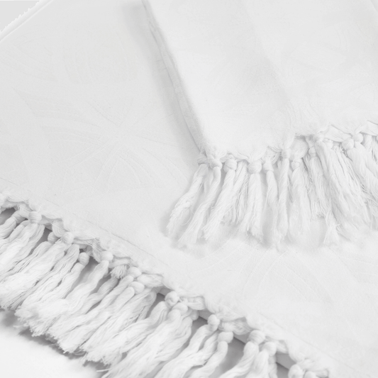 Turkish towels Canada in all white. Luxury Turkish cotton with a surface pattern designed in Canada. Sustainable and machine washable.