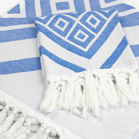 Turkish towels Canada set in blue and white. Pure Turkish cotton for sustainability. Machine was and dry. Gift set.