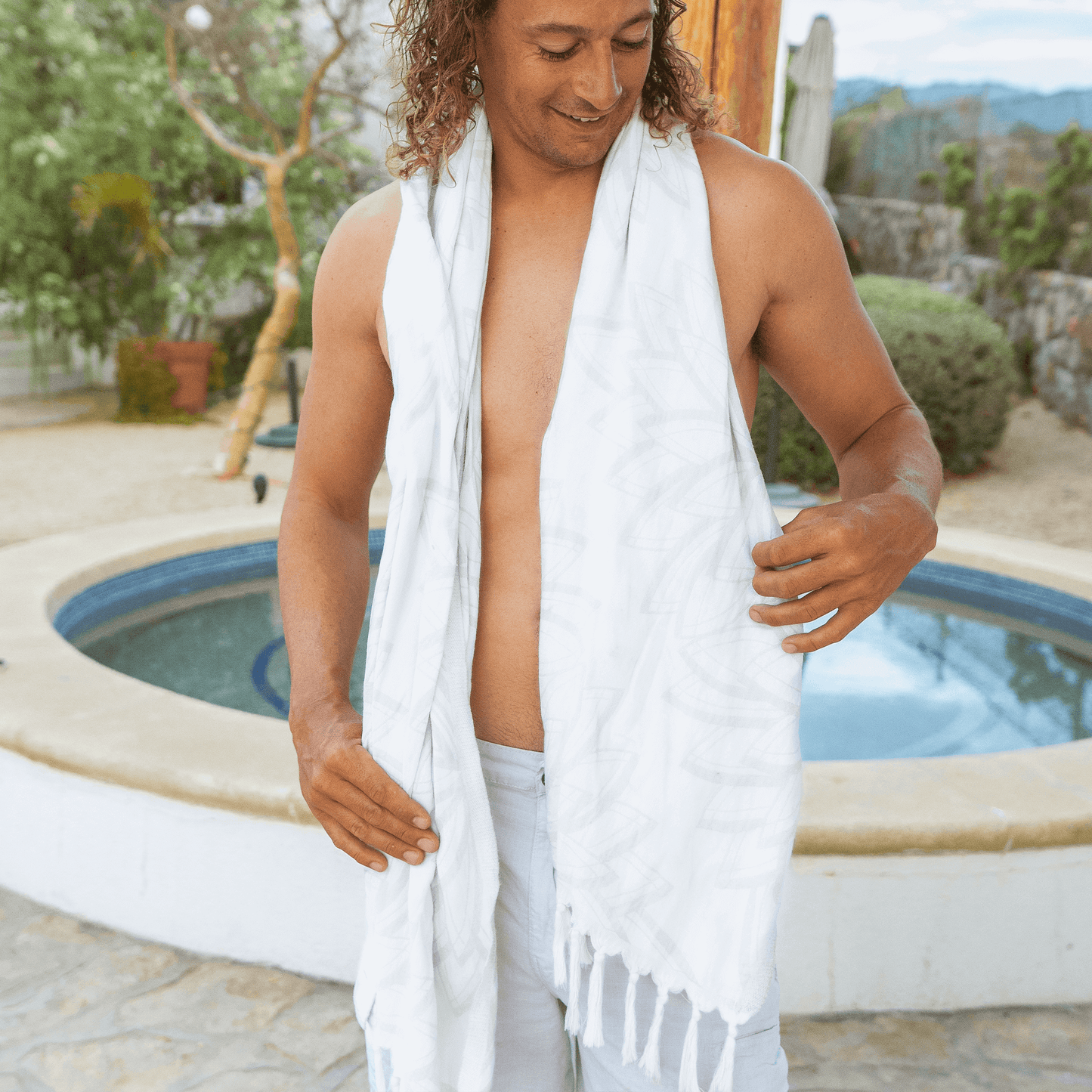 Turkish towels Canada set in grey and white floral. Pure Turkish cotton for sustainability. Machine was and dry. A gift set.