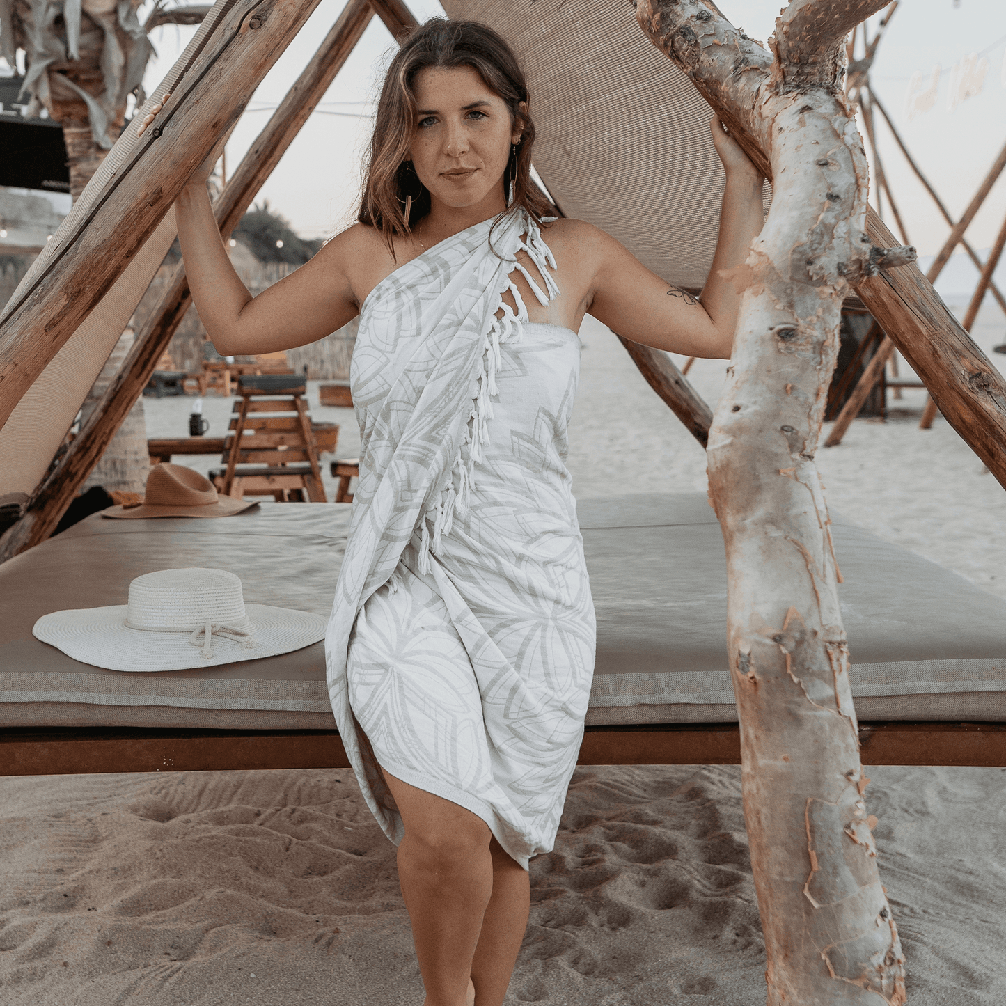 Turkish towels Canada set in oat and white floral. Pure Turkish cotton for sustainability. Machine was and dry. A gift set.