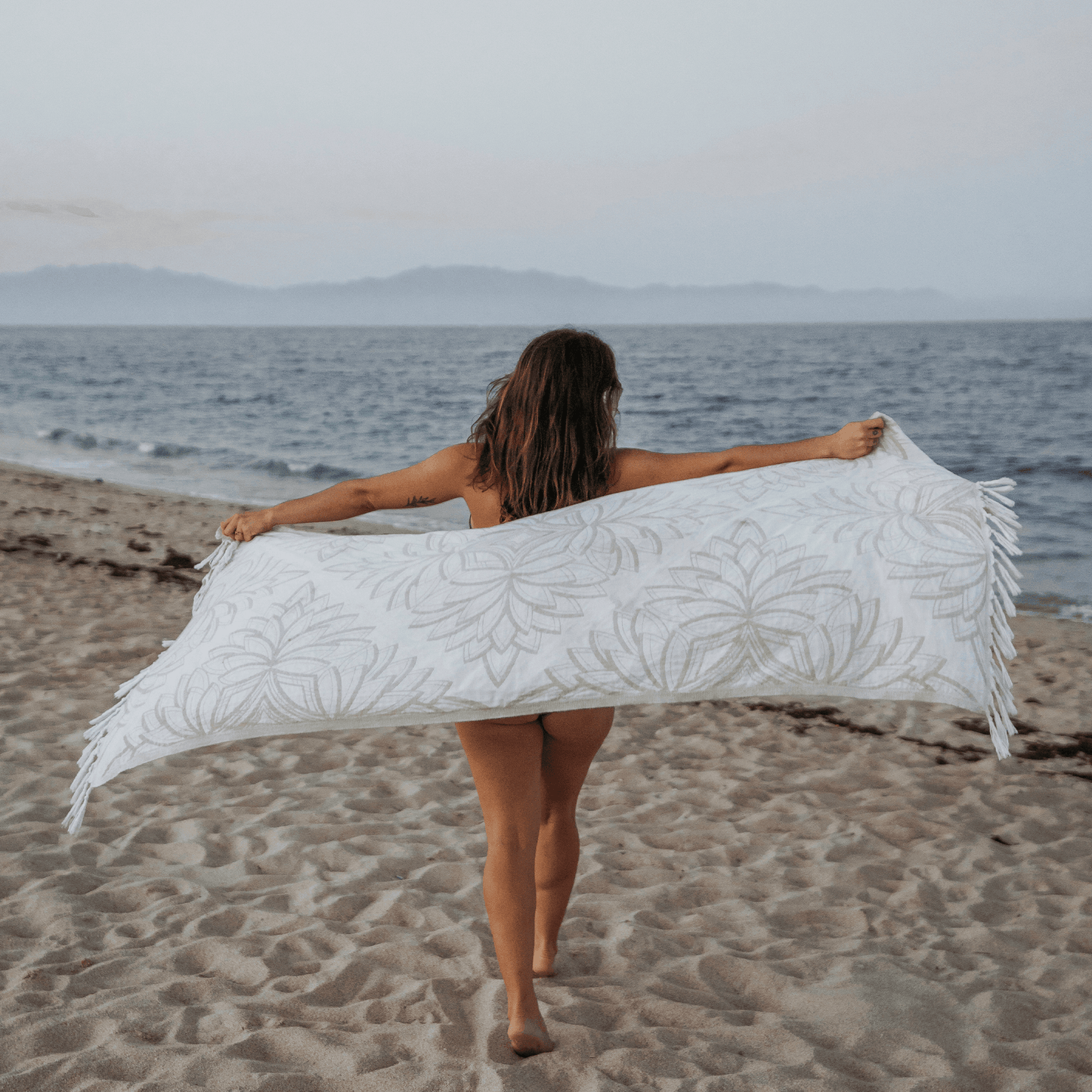 Turkish towels Canada set in oat and white floral. Pure Turkish cotton for sustainability. Machine was and dry. A gift set.