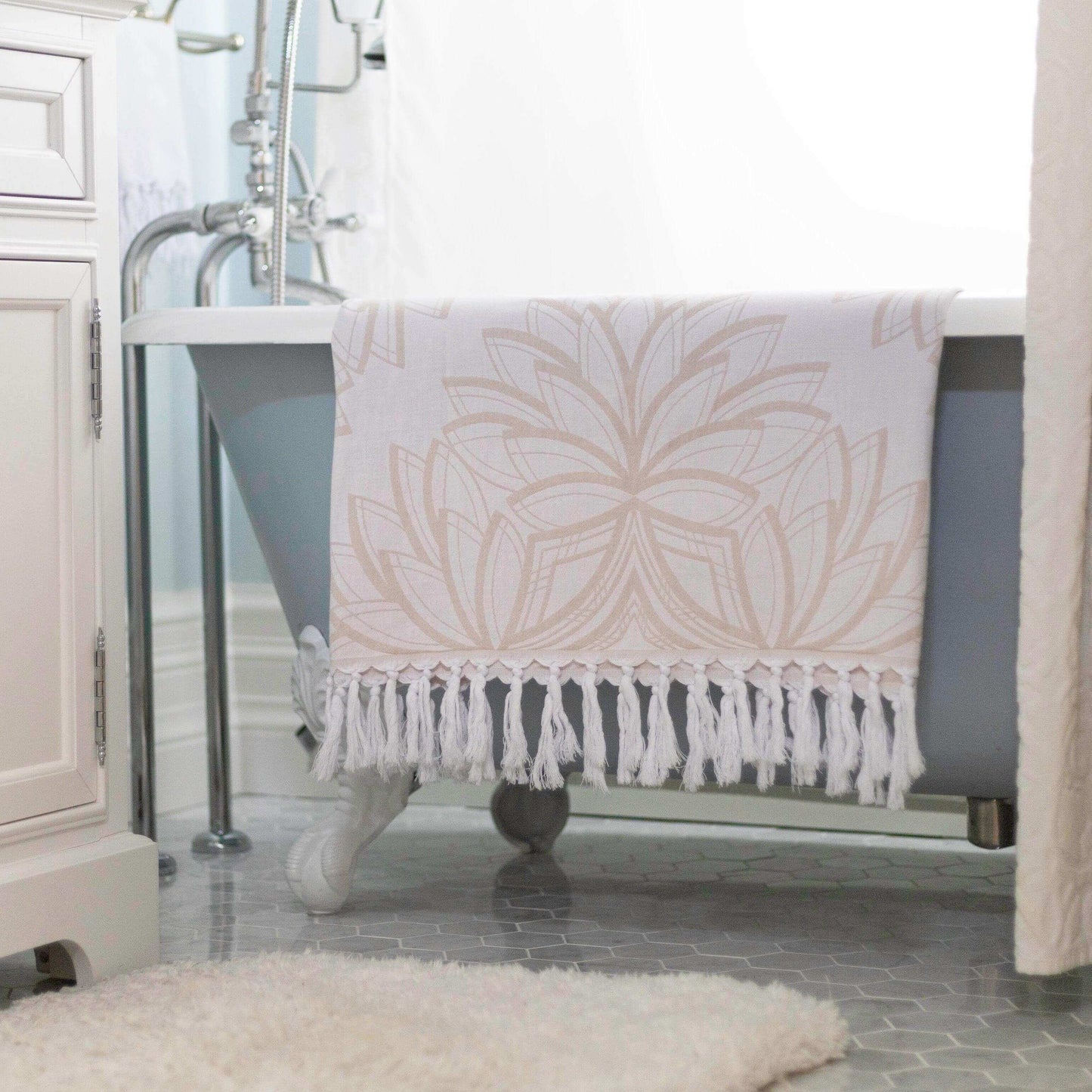 Turkish towels Canada in pure cotton for sustainability. Oat and white floral geometric design.