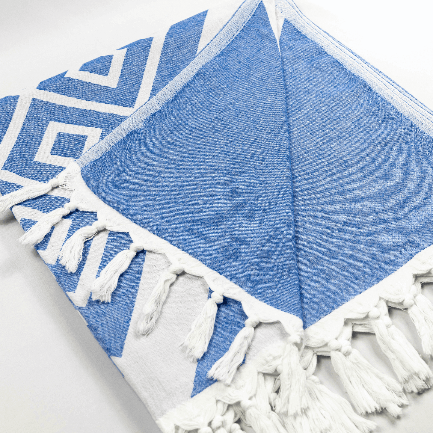 Turkish towels Canada in pure cotton for sustainability. Blue and white geometric design.