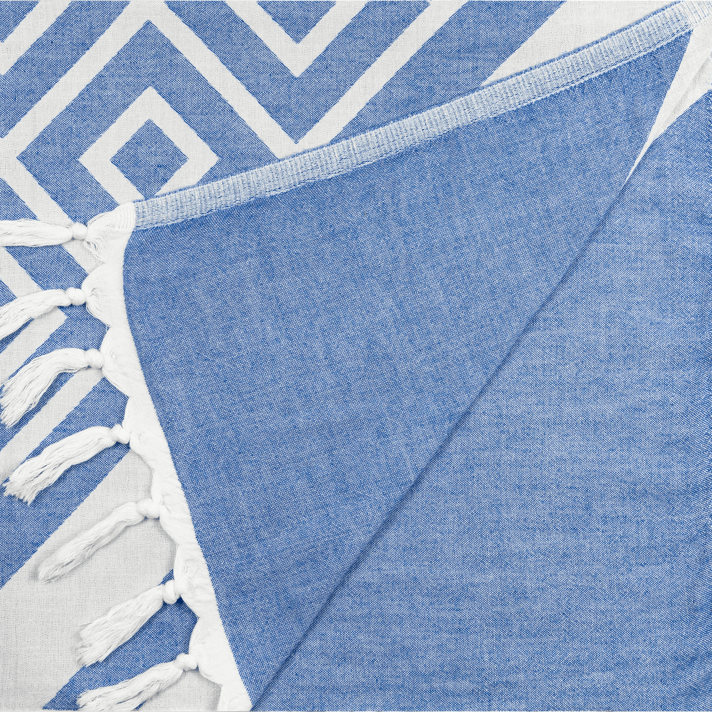 Turkish towels Canada in pure cotton for sustainability. Blue and white geometric design.