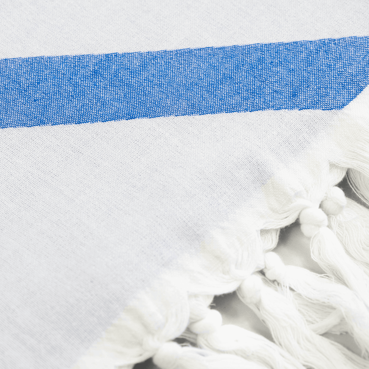 Turkish towels Canada in pure cotton for sustainability. Blue and white geometric design.